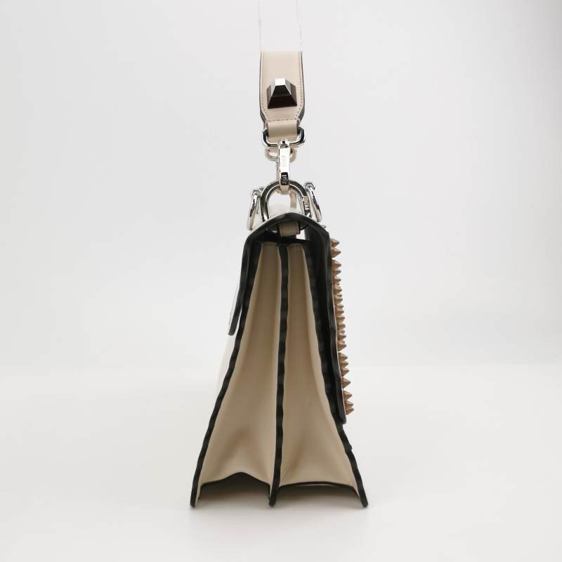 Fendi Kan I 中號 牛皮 蝴蝶結 圖案 鉚釘 封扣 斜背包 單肩包-3