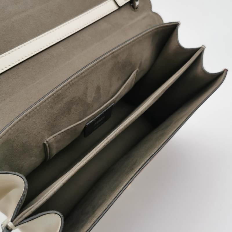 Fendi Kan I 中號 牛皮 蝴蝶結 圖案 鉚釘 封扣 斜背包 單肩包-6