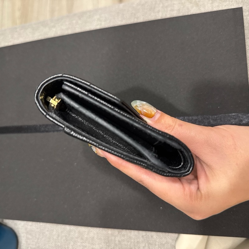 YSL 黑金魚子醬短夾-8