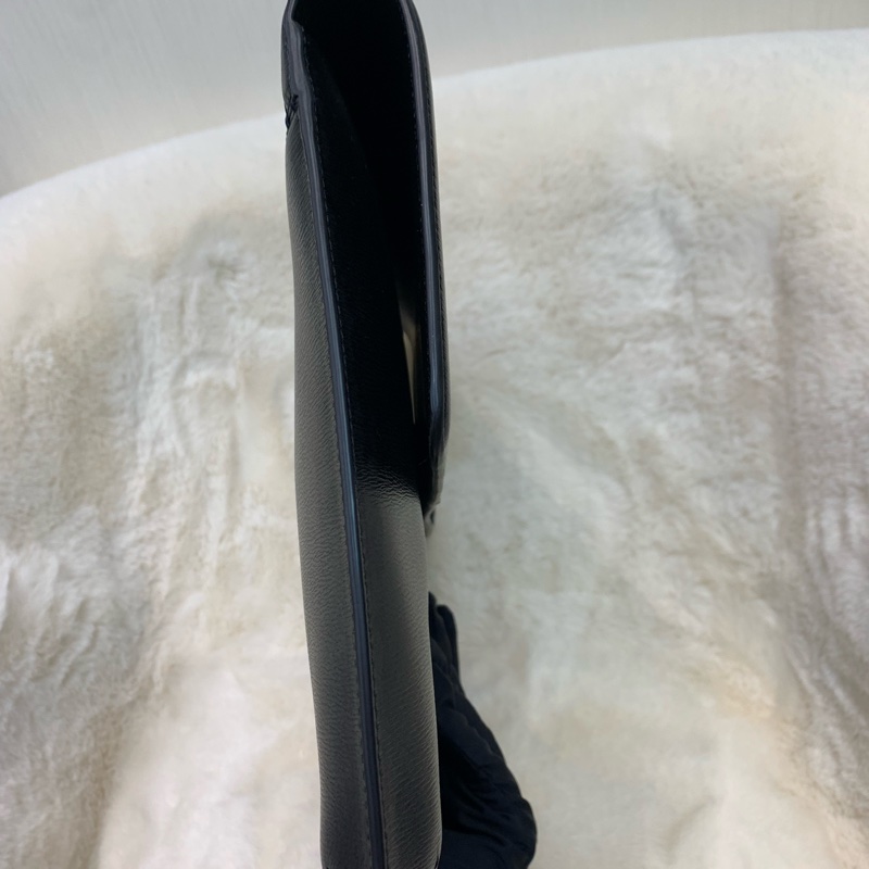 Versace 范思哲黑色牛皮手包 XA531-4