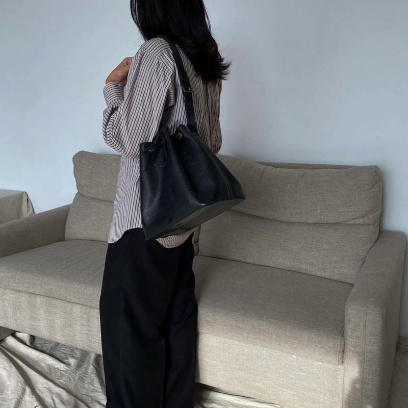 「JL精品代購」9新 LV 黑色水波紋 水桶包-1