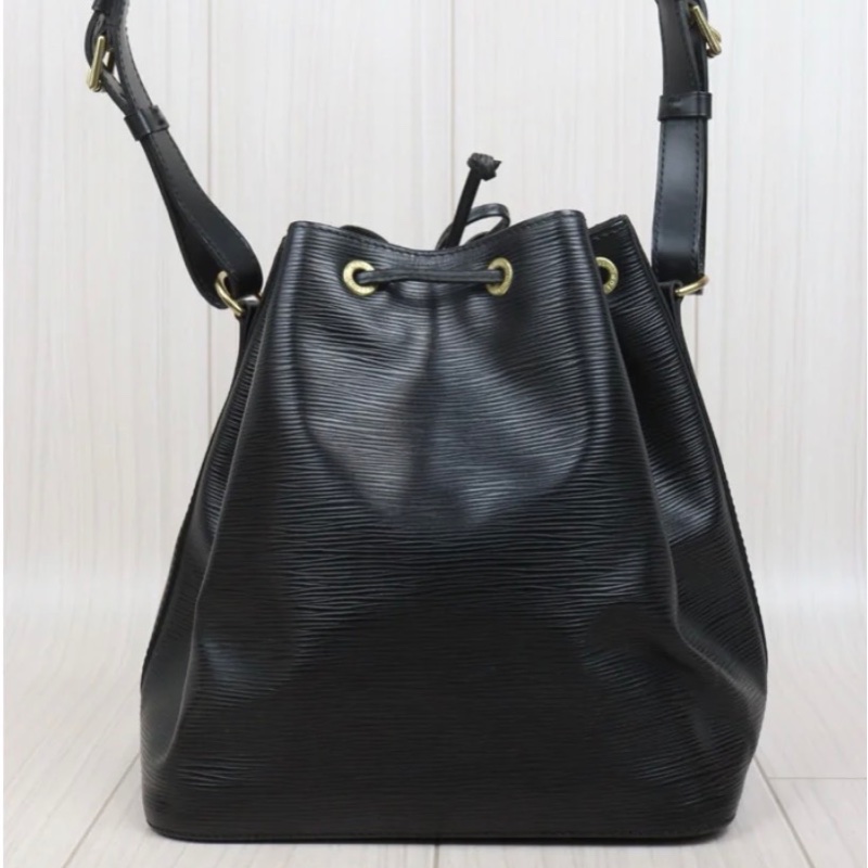 「JL精品代購」9新 LV 黑色水波紋 水桶包-3