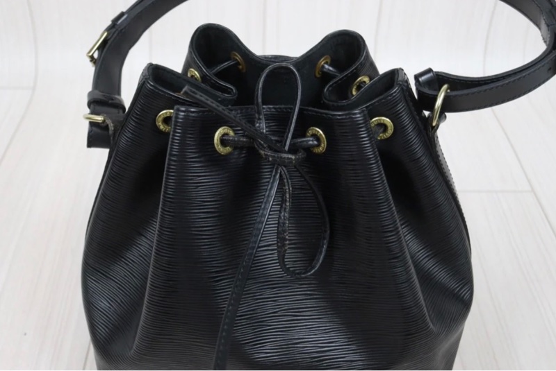 「JL精品代購」9新 LV 黑色水波紋 水桶包-7