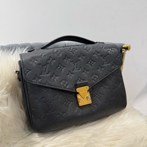 LV pocketed Metis 黑壓紋郵差包