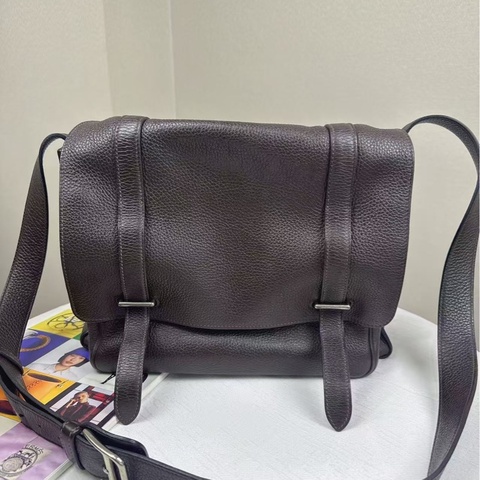 Hermes Steven史蒂夫 咖啡色郵差包單肩包斜挎包 尺寸：33*37*17 肩帶扣壞