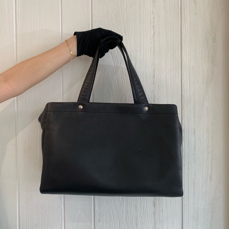 Chanel黑荔枝牛皮銀釦大logo托特包-1