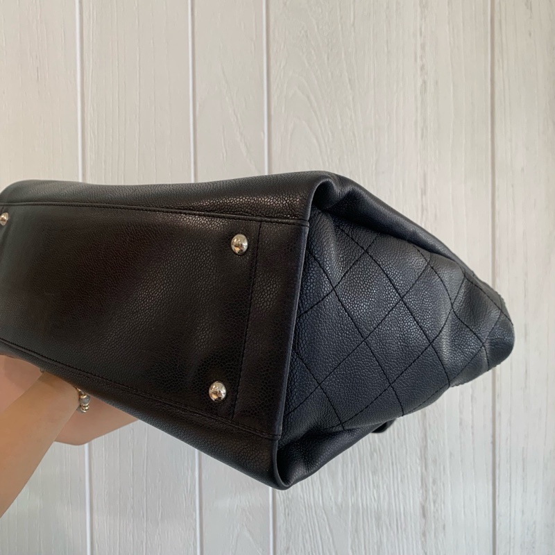 Chanel黑荔枝牛皮銀釦大logo托特包-10