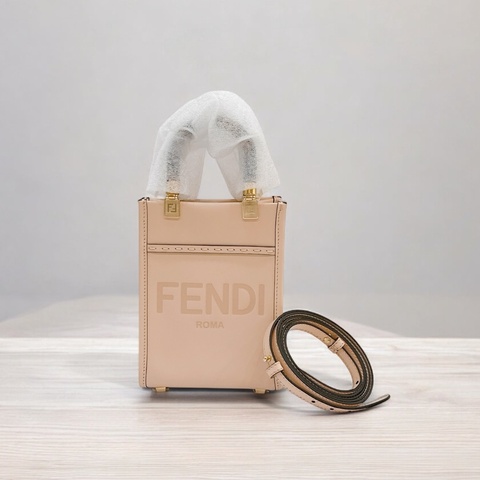 莉亞精品♡Fendi 粉色琥珀手把琴譜包 全新閒置
