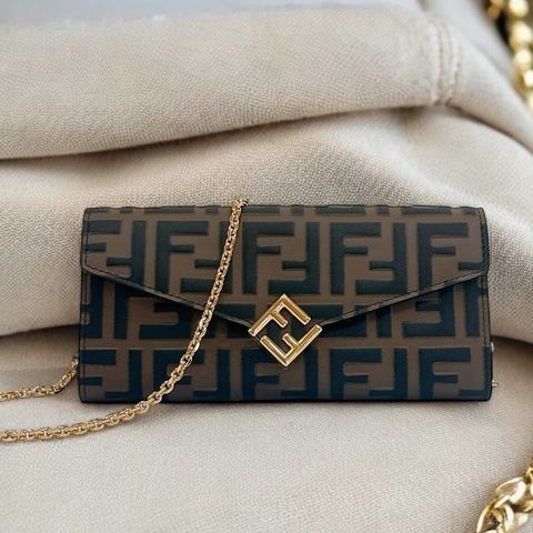 莉亞精品♡ Fendi 老花長夾鏈包 全新閒置品