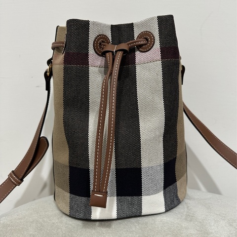 BURBERRY 經典格紋水桶包