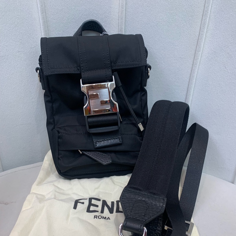 FENDI 芬迪黑色銀扣PVC斜孭袋 XA410-10