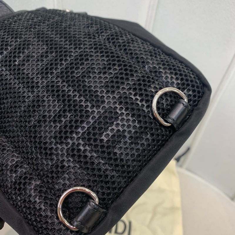 FENDI 芬迪黑色銀扣PVC斜孭袋 XA410-23