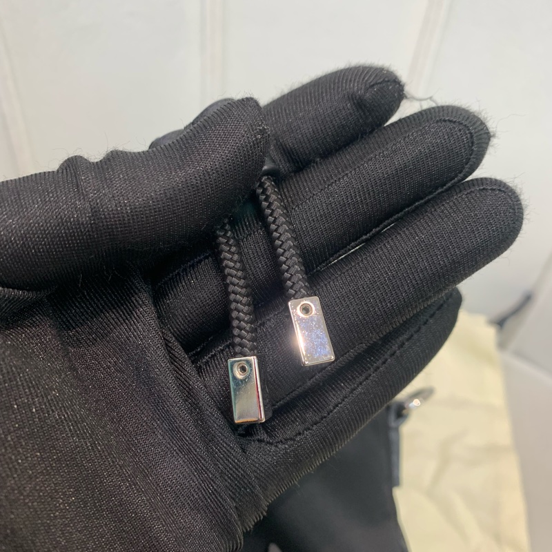 FENDI 芬迪黑色銀扣PVC斜孭袋 XA410-42