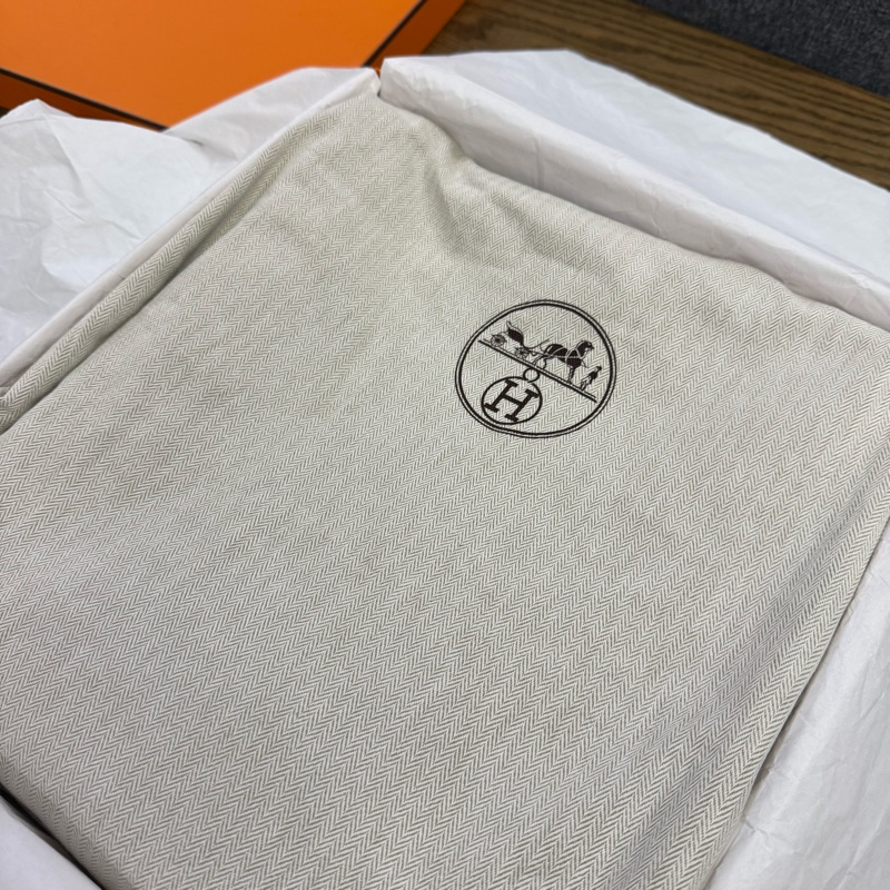 愛馬仕 Evelyne 大象灰 金扣29 日本購入 原廠盒 防塵袋 品牌名稱 :HERMES (愛馬仕) 商品名稱 :大象灰皮革 Evelyne29 肩背包 顏色:大象灰色(金扣) 材質:皮革 尺寸:W29cm x H31cm x D8cm 肩背帶:100cm 口袋: 掛鉤按鈕 提供小票-7