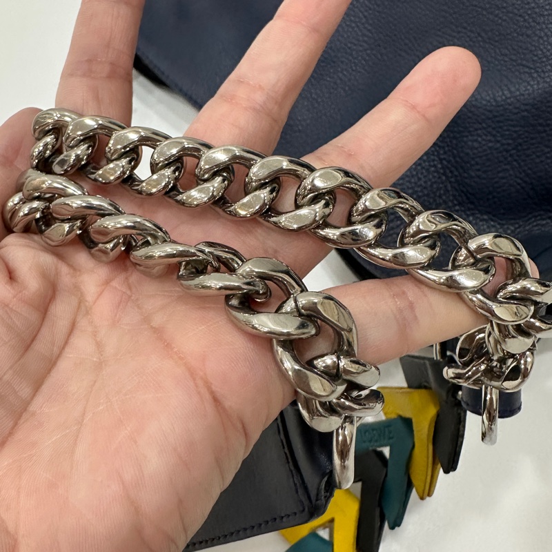 Loewe V line 系列 深藍 箭頭包 斜背包 肩背包 側背包 手提包-41