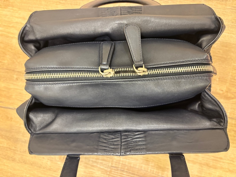 Dior超美皺摺大款秀款包(內有三層空間大)空包很輕-10