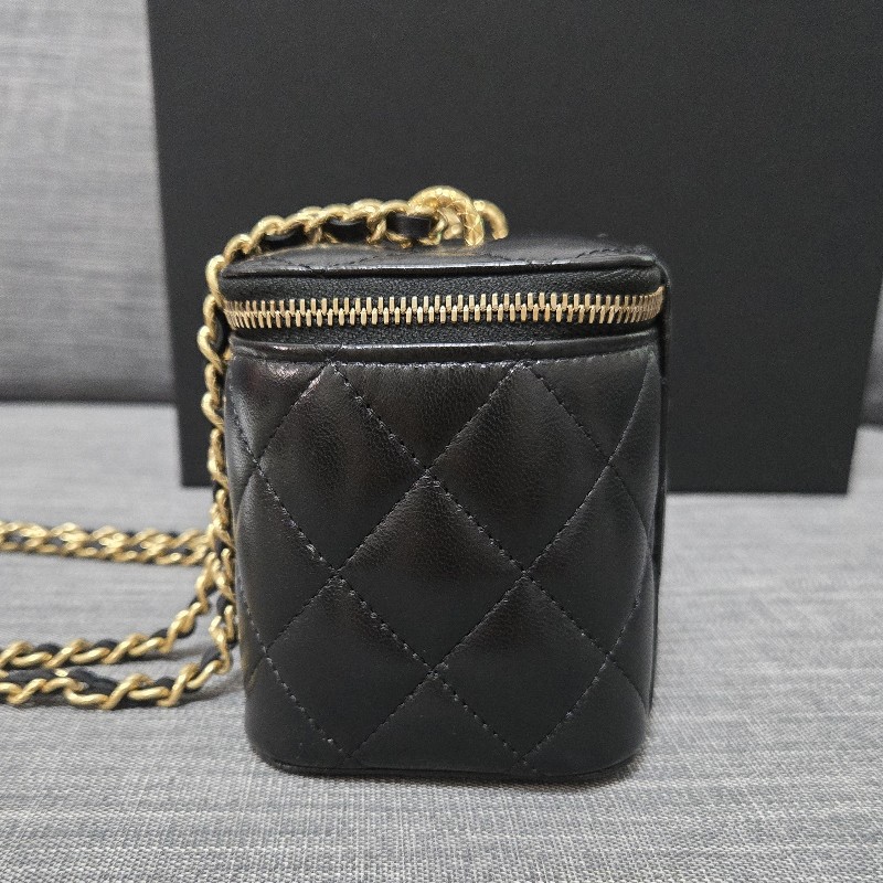 CHANEL 香奈兒 黑金雕花雙C logo 盒子包 長盒子-10