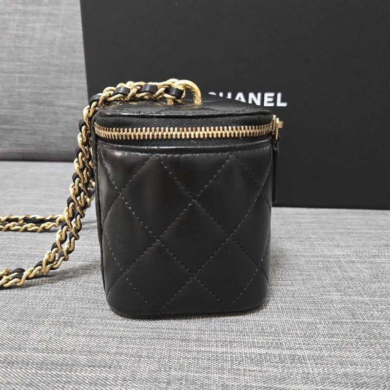 CHANEL 香奈兒 黑金雕花雙C logo 盒子包 長盒子-11