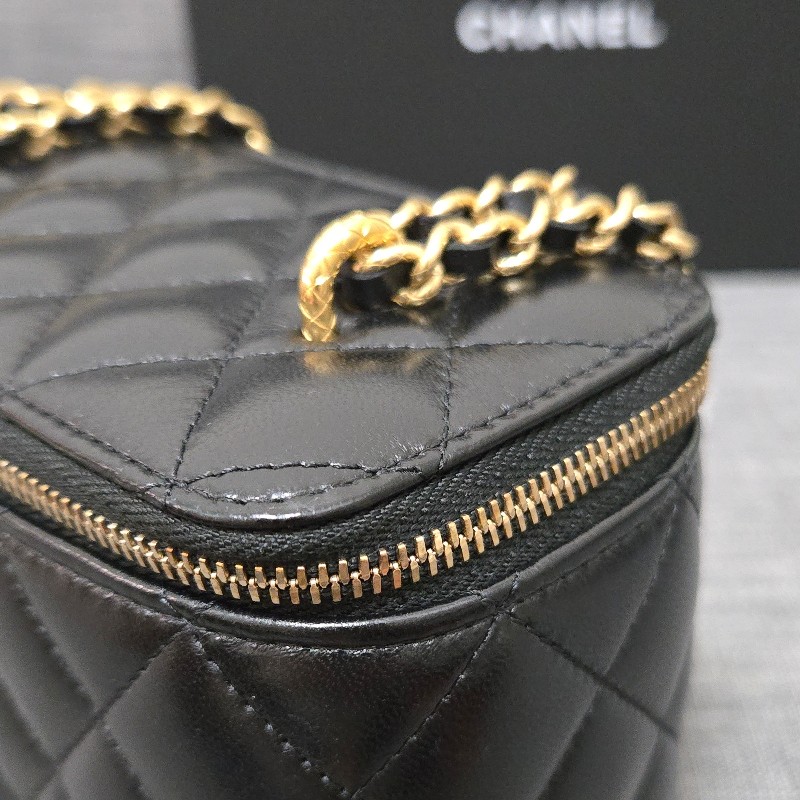 CHANEL 香奈兒 黑金雕花雙C logo 盒子包 長盒子-21