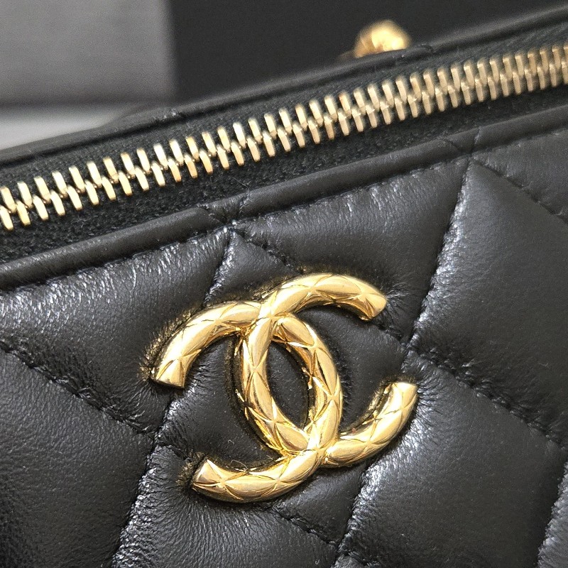 CHANEL 香奈兒 黑金雕花雙C logo 盒子包 長盒子-24