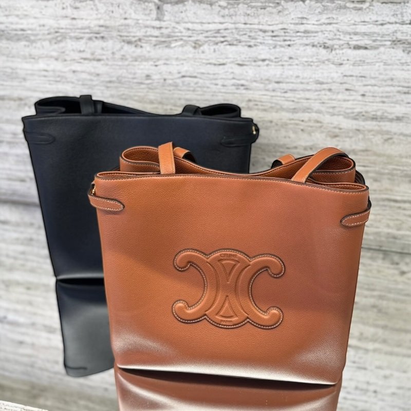 🎉新品好折扣✨Celine 121733 Cabas Anaïs Cuir Triomphe 凱旋門中號托特包 棕褐色-6