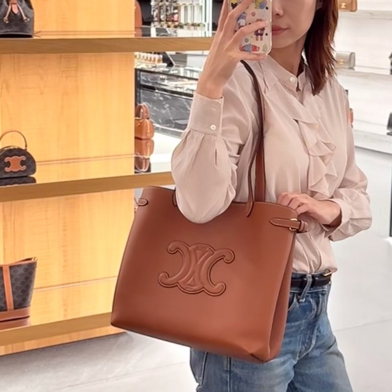 🎉新品好折扣✨Celine 121733 Cabas Anaïs Cuir Triomphe 凱旋門中號托特包 棕褐色-8