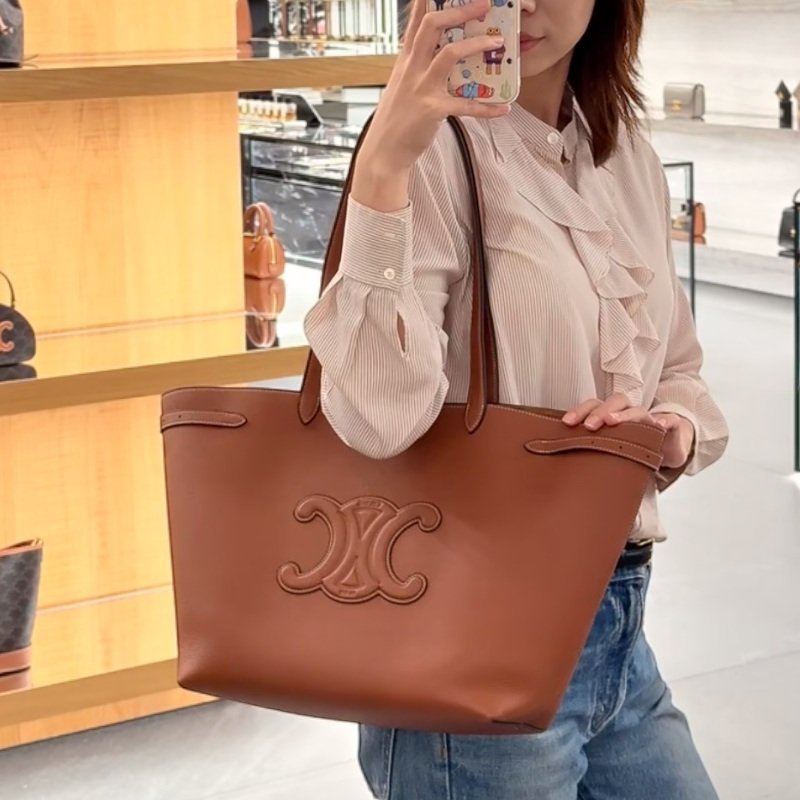 🎉新品好折扣✨Celine 121733 Cabas Anaïs Cuir Triomphe 凱旋門中號托特包 棕褐色-9