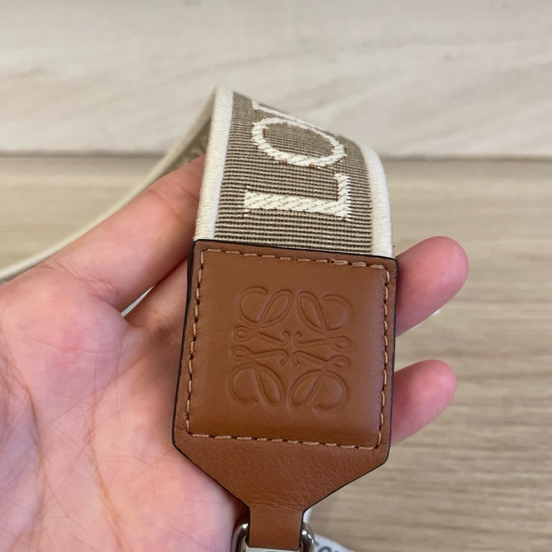 Loewe 緹花肩背帶 棕色銀釦-3