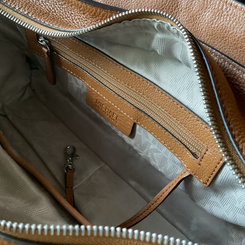 MICHAEL KORS焦糖色鍊帶包-2