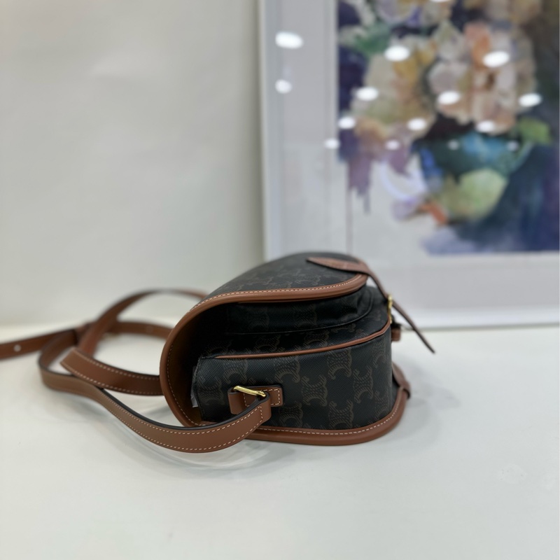 CELINE賽琳 Cuir Triomphe 經典浮雕翻蓋 中型馬鞍包 單肩斜背包-4