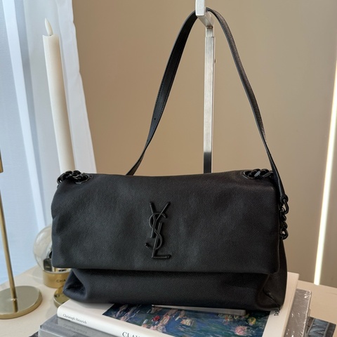 YSL 黑色黑釦郵差包
