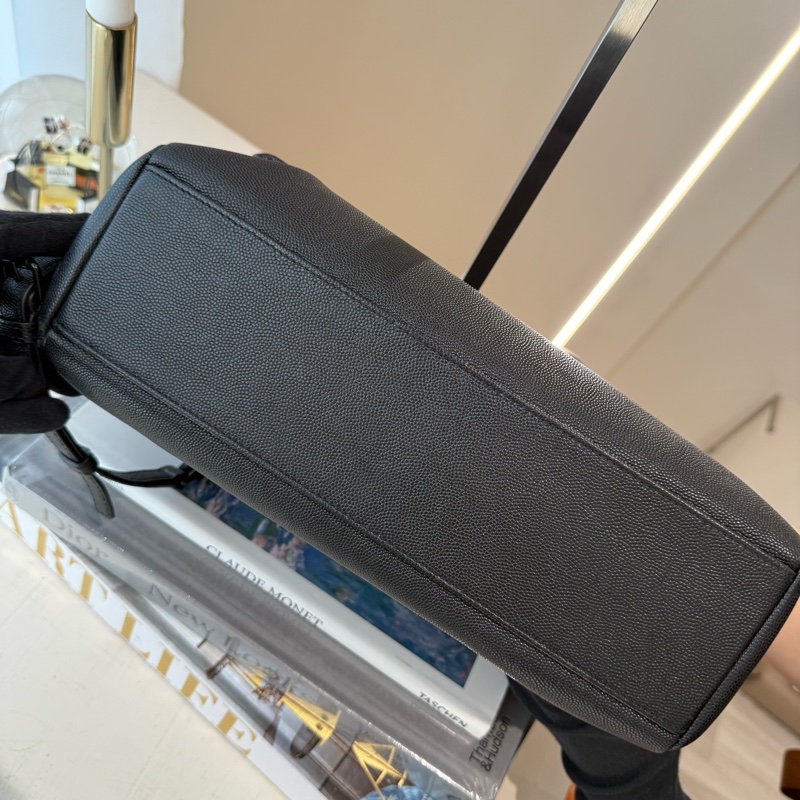 YSL Saint Lauren so black 全黑色黑釦郵差包學院包-3