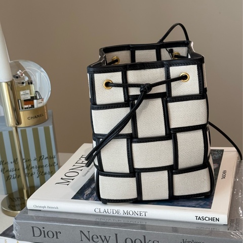 Bottega Veneta 白色編織水桶包