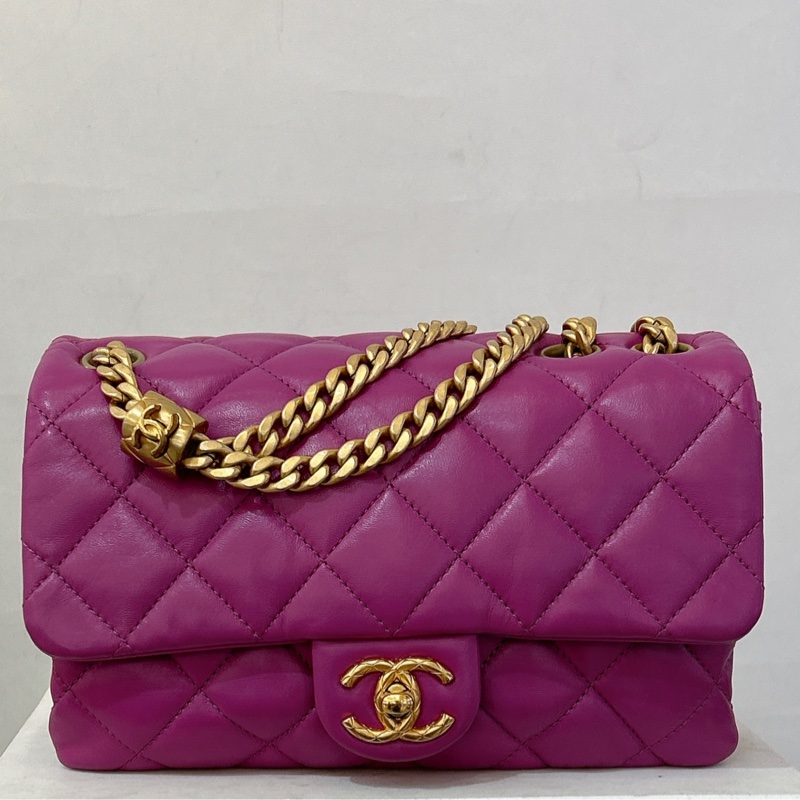 CHANEL桃紫色金釦金球鍊包-2