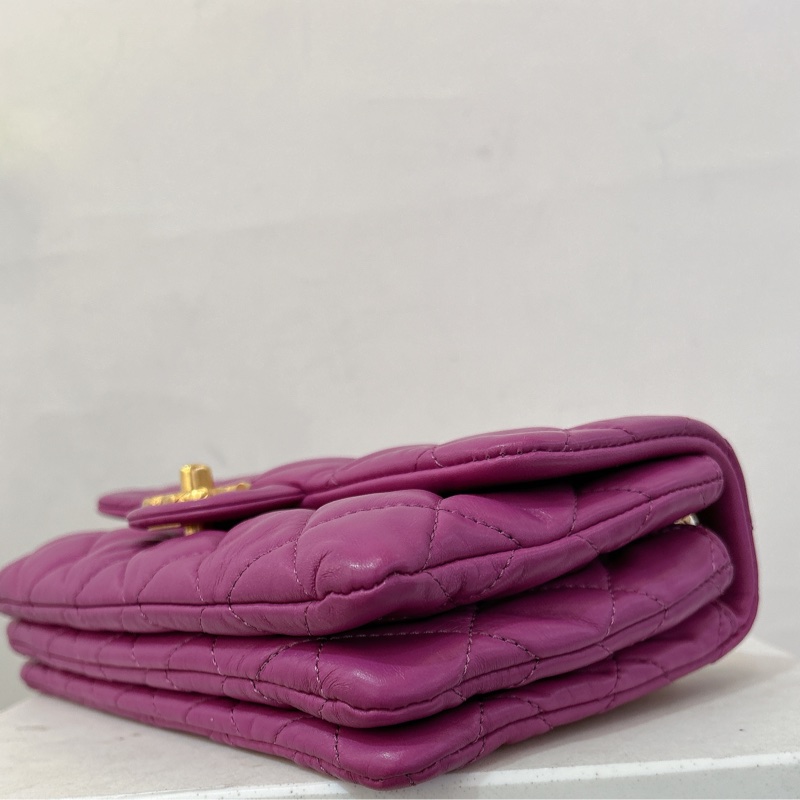 CHANEL桃紫色金釦金球鍊包-3