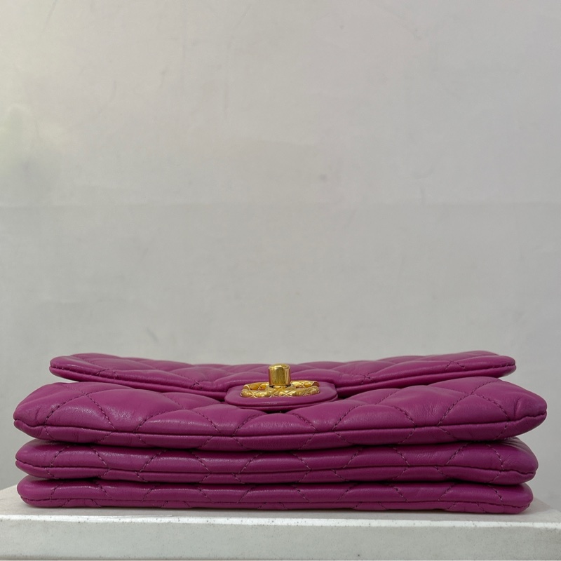 CHANEL桃紫色金釦金球鍊包-5