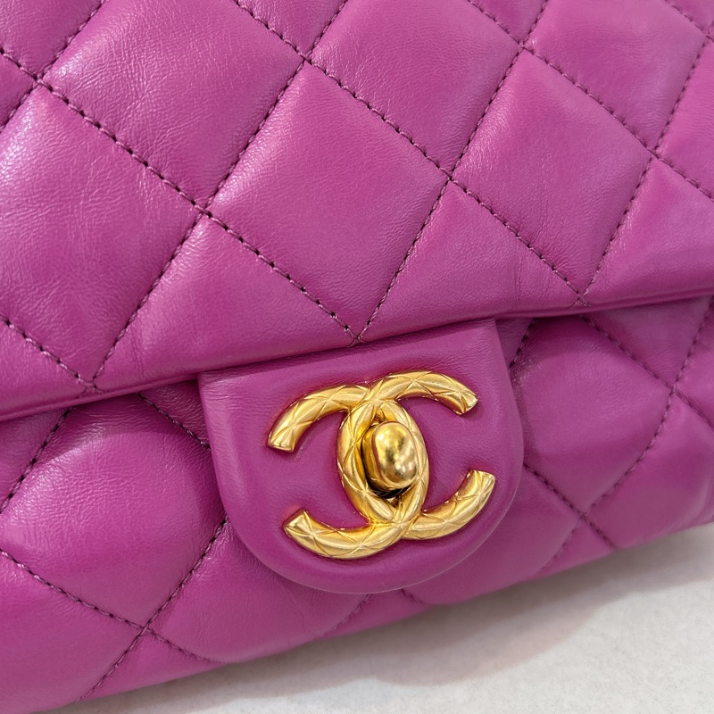 CHANEL桃紫色金釦金球鍊包-7