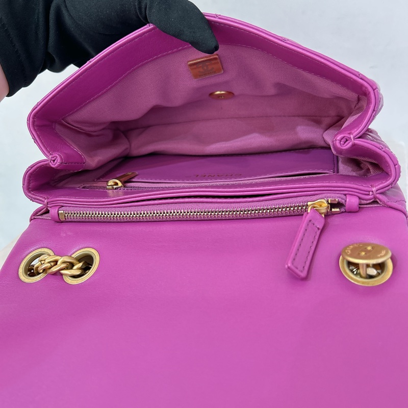 CHANEL桃紫色金釦金球鍊包-8