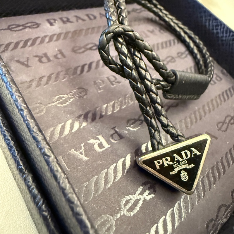 Prada 男生皮繩鐵牌手環🥰💌-4