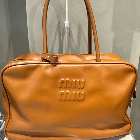 Miumiu焦糖色