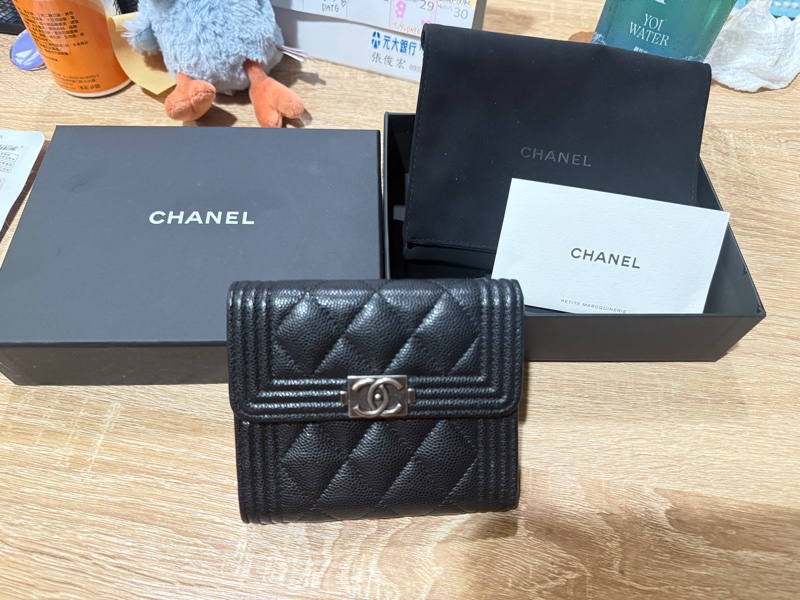 中古閒置誠可議 CHANEL 香奈兒 Boy 仿舊黑銀防刮牛皮短夾  便宜出售-6