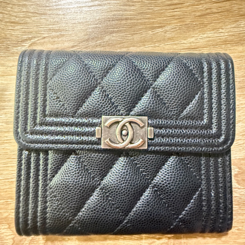 中古閒置誠可議 CHANEL 香奈兒 Boy 仿舊黑銀防刮牛皮短夾  便宜出售-7