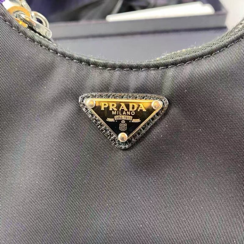 PRADA Re-Edition 尼龍拚皮革腋下包 mini14*5*10 99新配件盒子保卡-1