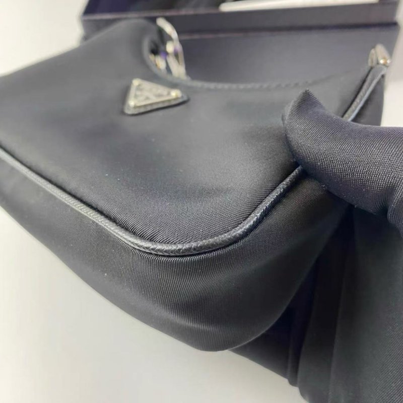PRADA Re-Edition 尼龍拚皮革腋下包 mini14*5*10 99新配件盒子保卡-4