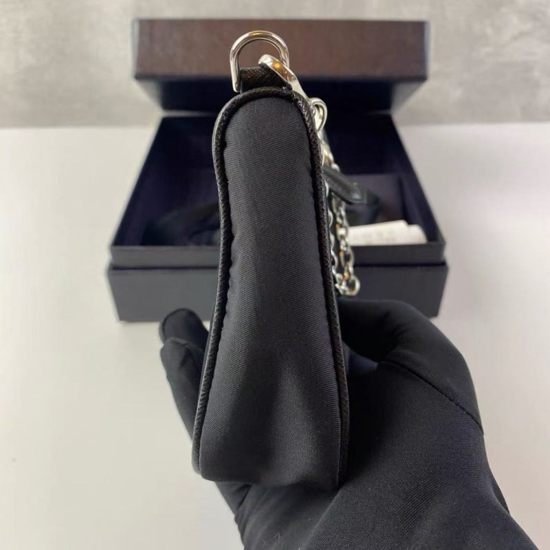 PRADA Re-Edition 尼龍拚皮革腋下包 mini14*5*10 99新配件盒子保卡-7
