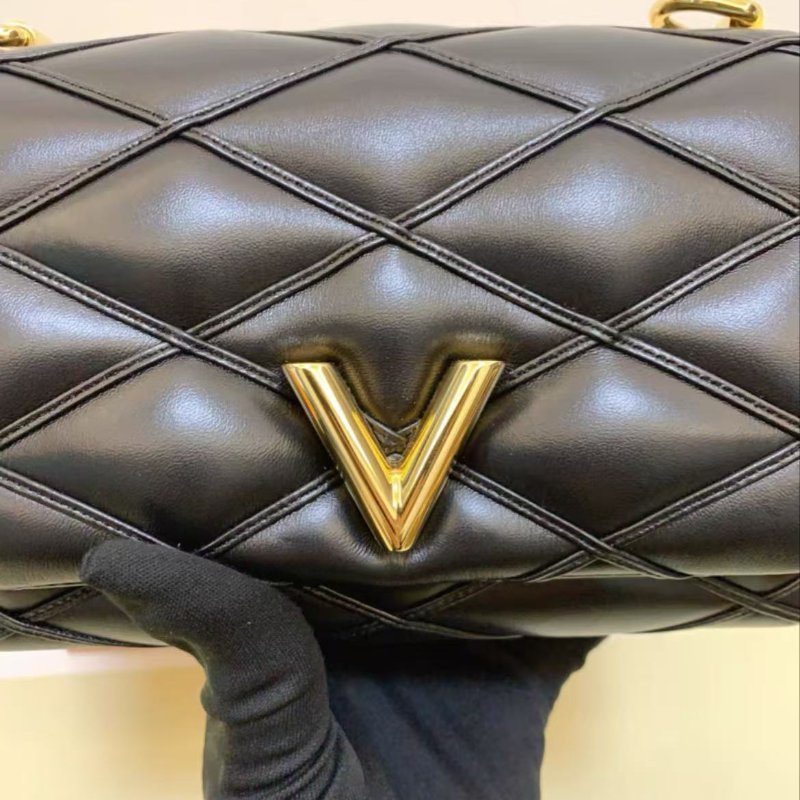 LV 黑金菱格紋鍊條包羊皮 全新 配件塵袋-1