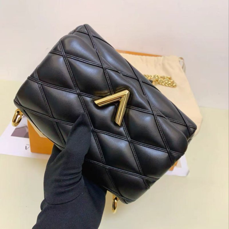 LV 黑金菱格紋鍊條包羊皮 全新 配件塵袋-2