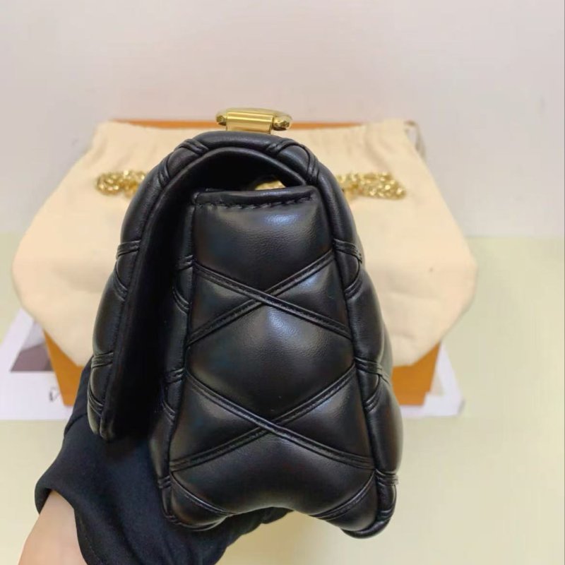 LV 黑金菱格紋鍊條包羊皮 全新 配件塵袋-5