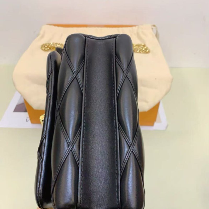 LV 黑金菱格紋鍊條包羊皮 全新 配件塵袋-7