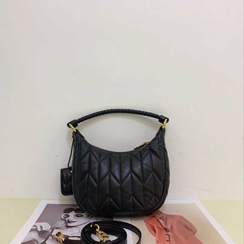miumiu 黑金皺褶hobo腋下包 22*15 全新配件塵袋